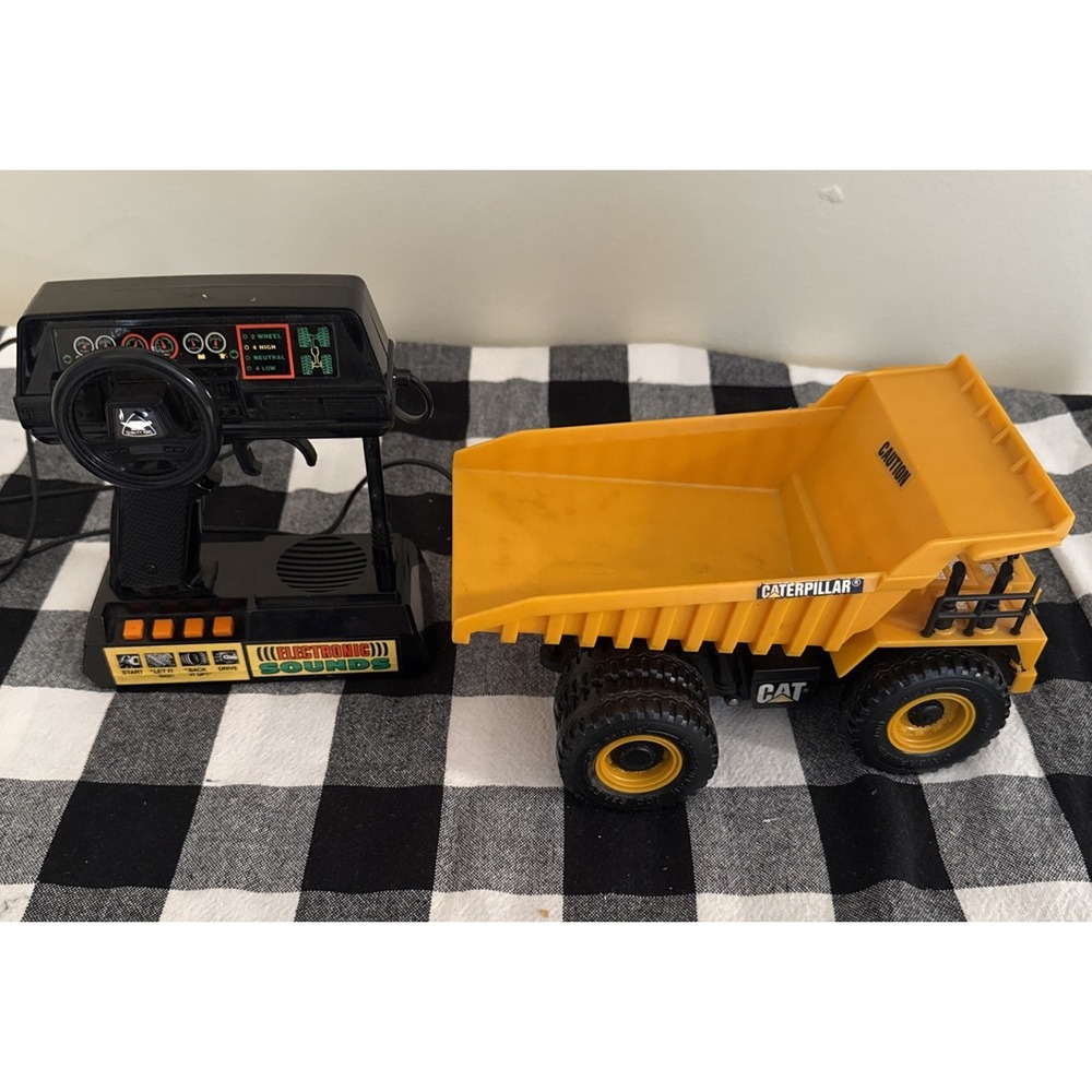 New Bright CAT 777B DUMP TRUCK RC Working Good Used VTG Toy